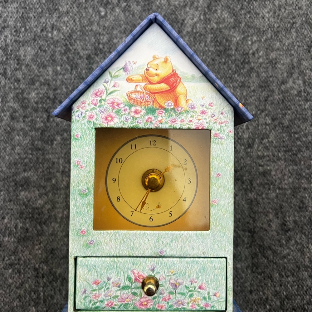 Winnie the Pooh Decorative Clock
